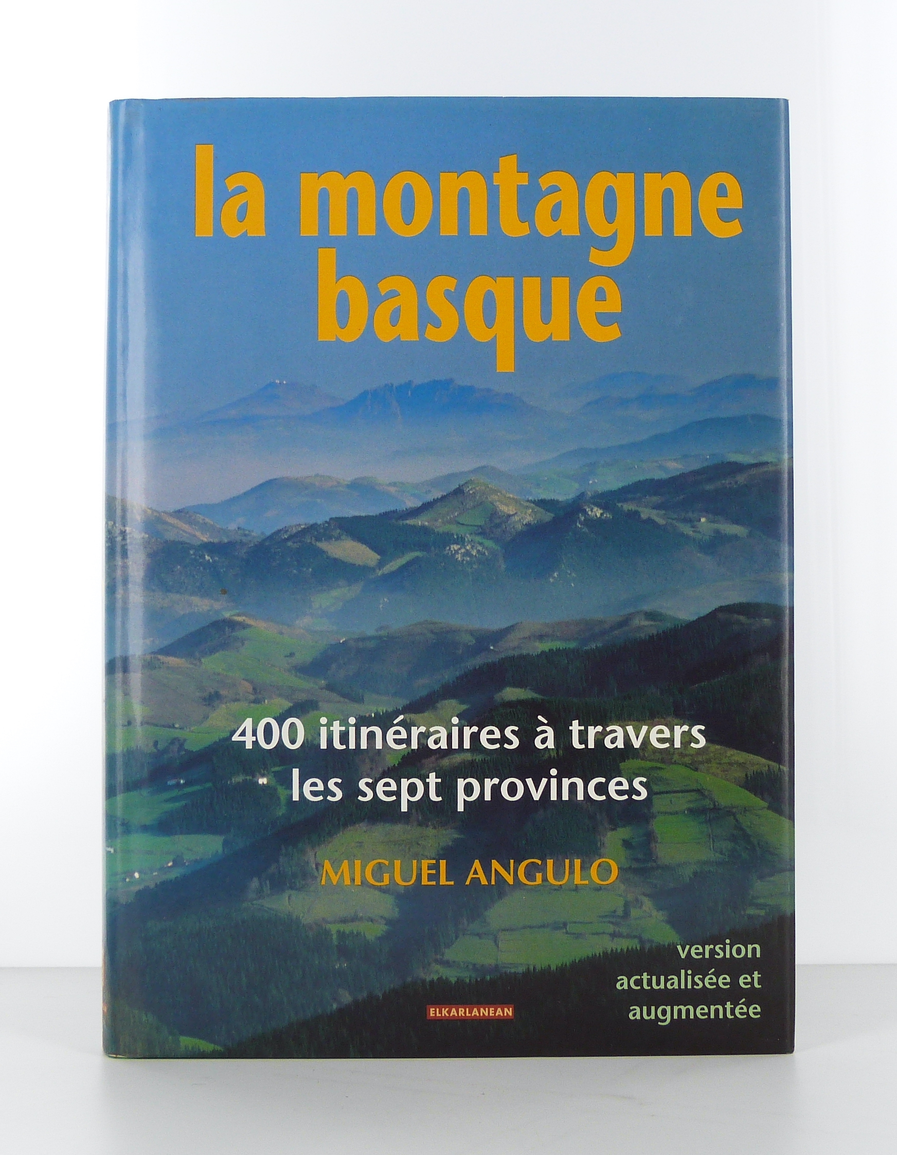 La montagne basque. 400 itinéraires à travers les sept provinces.